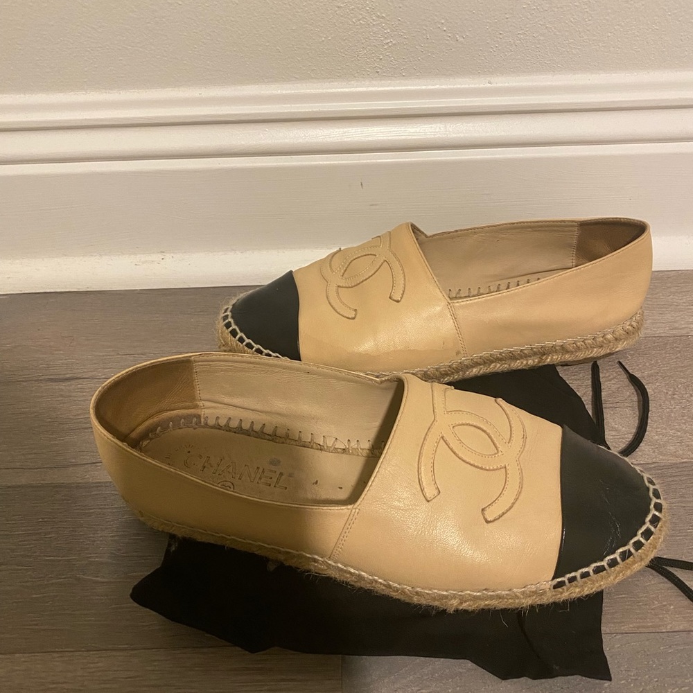 CHANEL INTERLOCKING CC LOGO LAMBSKIN ESPADRILLES